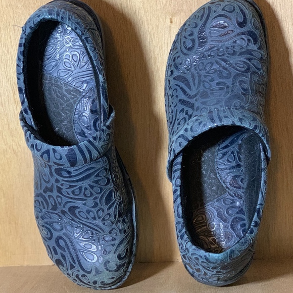 B.O.C. Shoes - B.O.C. 10/42 Gray Designed Leather Clogs